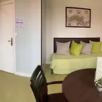 Au Petit 3*