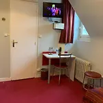 Au Petit Hotel 3*