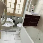 Au Petit 3*