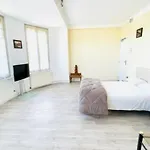 Au Petit Hotel 3*