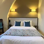 Au Petit Hotel 3*