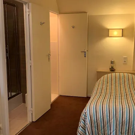 Au Petit Hotel