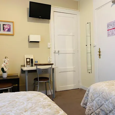 Au Petit Hotel 3*
