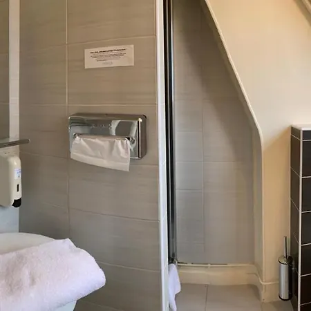 Au Petit Hotel 3*