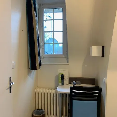 Au Petit Hotel