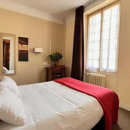 Au Petit Hotel 3*