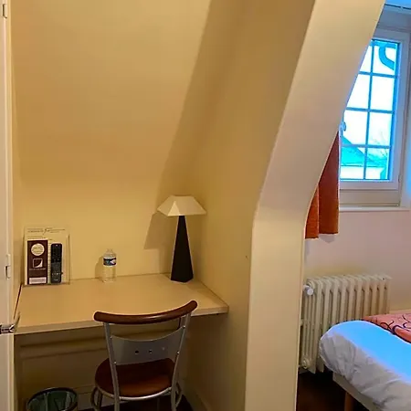 Au Petit Hotel 3*