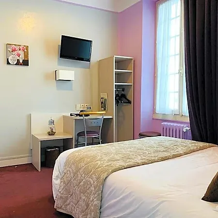 Au Petit Hotel 3*