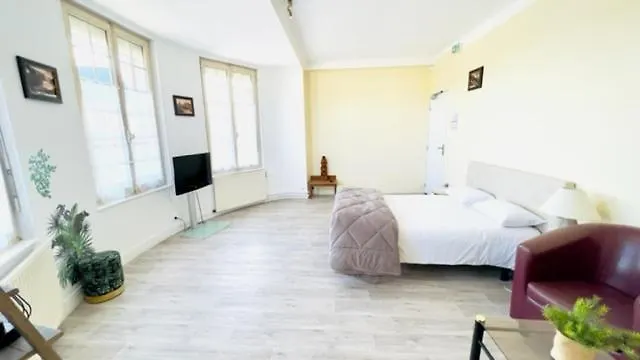 Au Petit Hotel 3*